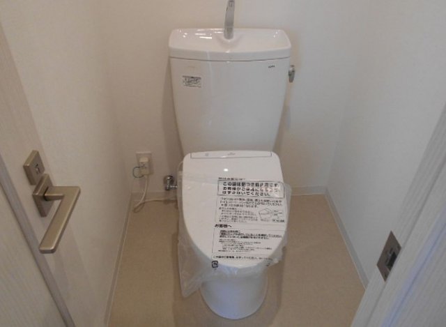 トイレ　温水洗浄便座