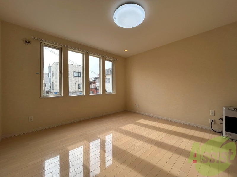 居室・リビング　明るいお部屋は気持ちよく過ごせそうですね。