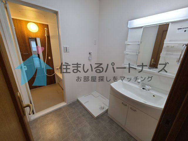 洗面設備　脱衣スペースもあります