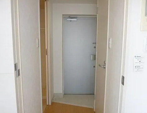 玄関　別部屋の画像を使用しております。