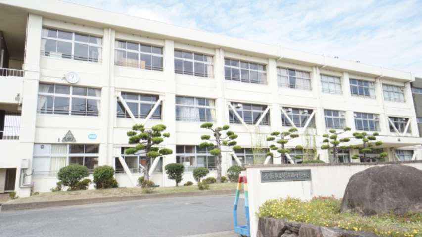 小学校　倉敷市立琴浦西小学校（小学校）まで2048m
