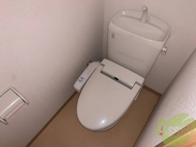 トイレ　ウォシュレット機能がついたトイレです。安心して使用できますね
