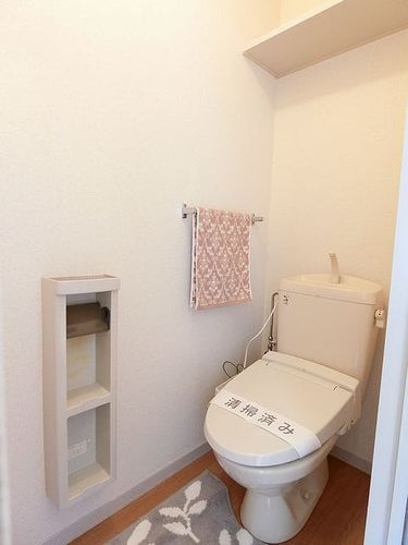 トイレ　洗浄機能付き便座です☆