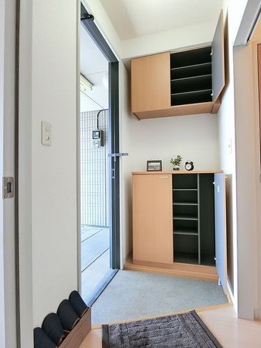 玄関　シューズボックスは上下にセパレートタイプです☆