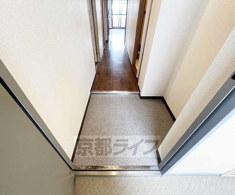 玄関　大きな段差がありません