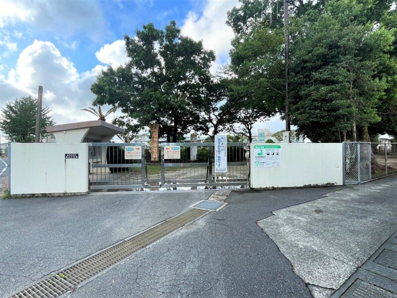 小学校　鹿児島市立春山小学校（小学校）まで199m