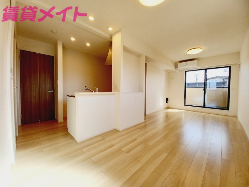 居室・リビング　同タイプの部屋写真です。