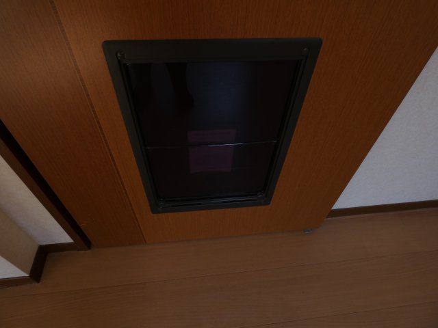 その他　ワンちゃん様の潜り戸があります。