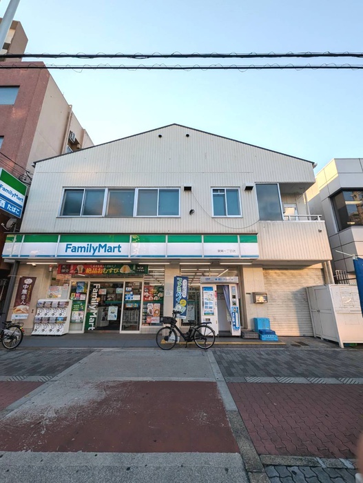 コンビニ　ファミリーマート（コンビニ）まで496m