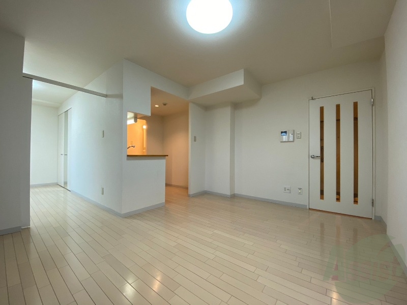 居室・リビング　広くてキレイなお部屋が広がっていて、充実した生活が送れそう。