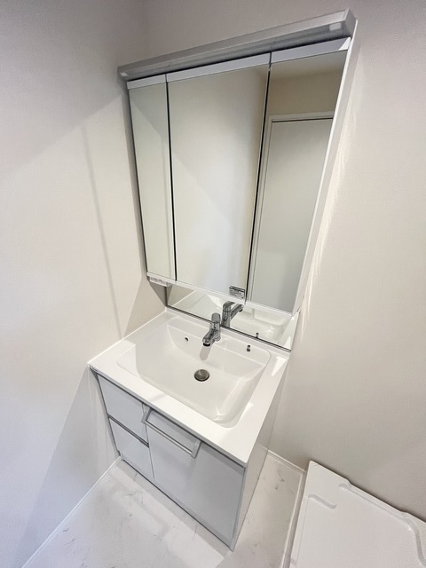 洗面設備　同施工会社の別物件。参考写真です。