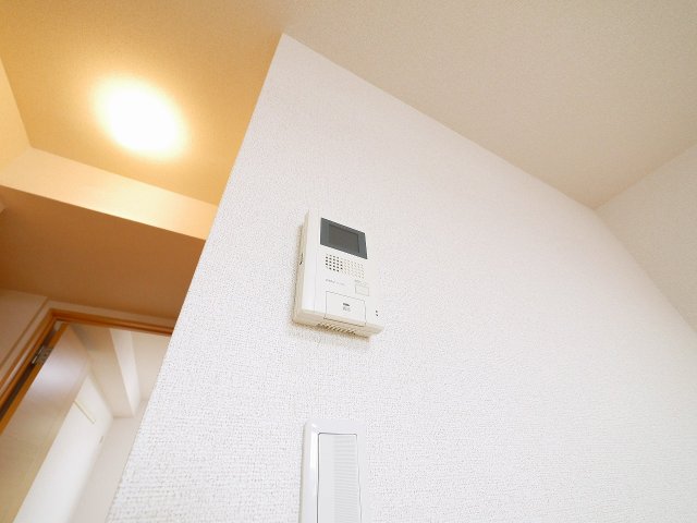 セキュリティ　お顔が見えるモニター付きインターホンで安心。