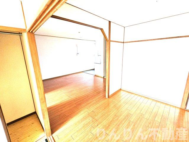 居室・リビング　こちらの居間で趣味の時間をお楽しみください