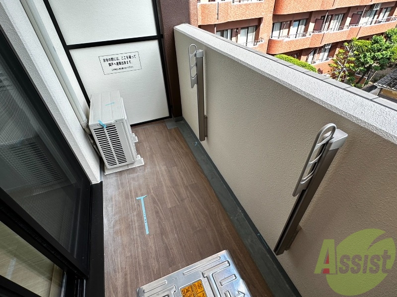 バルコニー　ベランダはよく日が当たり気持ちの良い空間です。