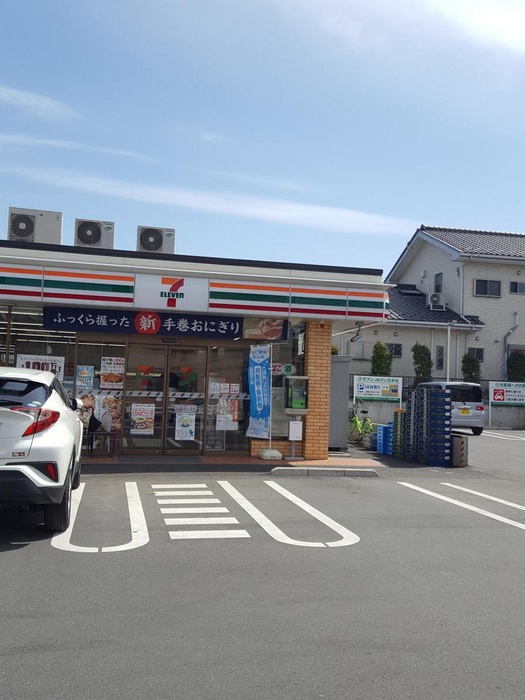 コンビニ　セブンイレブン（コンビニ）まで700m