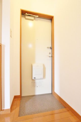 玄関　参考写真（同物件別部屋）