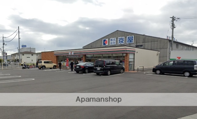 コンビニ　セブンイレブン西市駅前店（コンビニ）まで325m