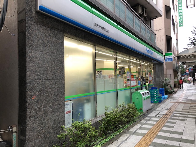 コンビニ　ファミリーマート駒沢大学駅西口店（コンビニ）まで450m