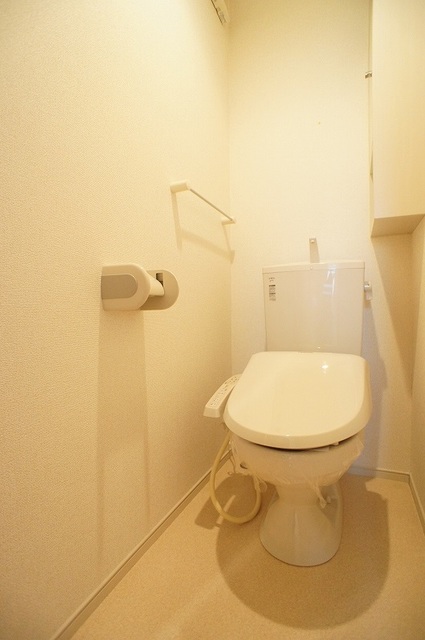 トイレ　※同型タイプの参考写真