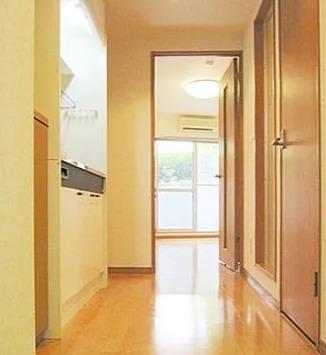 玄関　別部屋の画像を使用しております。
