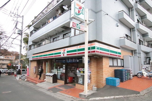コンビニ　セブンイレブン川崎西生田店（コンビニ）まで623m