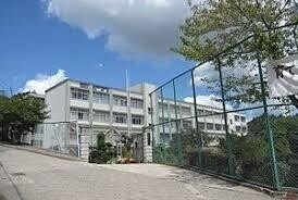 中学校　神戸市立伊川谷中学校（中学校）まで4112m