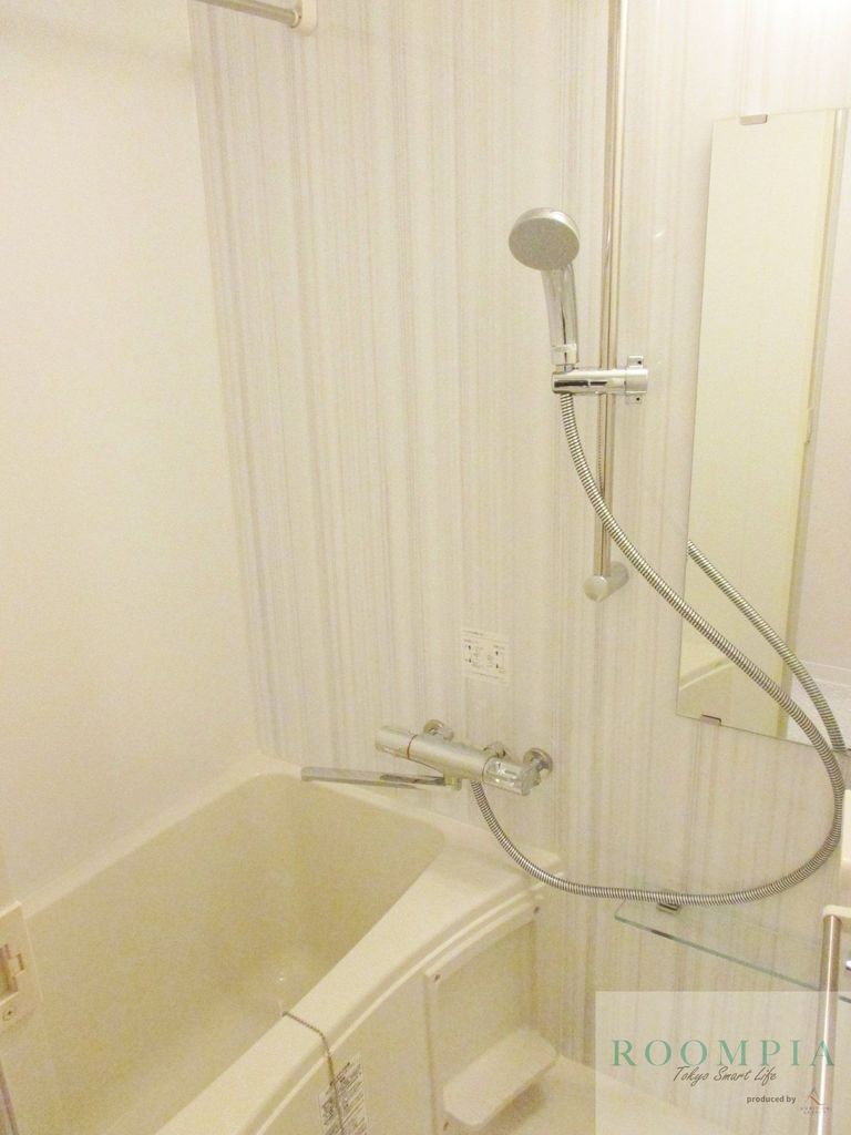 バス・シャワールーム　※同タイプの別のお部屋です。
