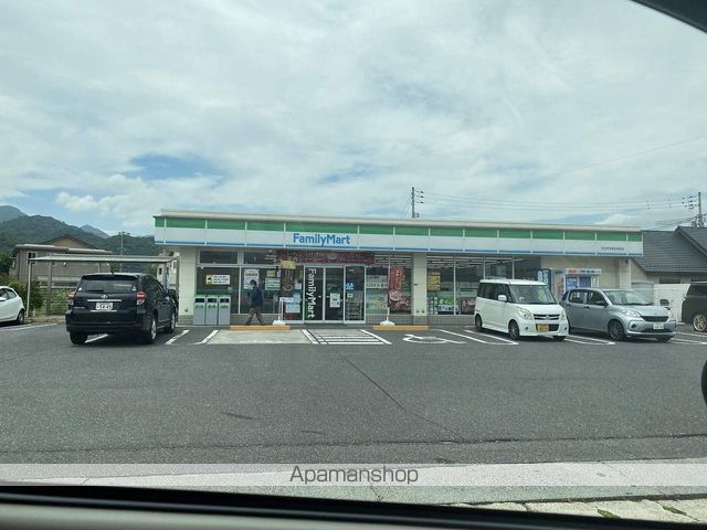 コンビニ　ファミリーマート（コンビニ）まで1087m