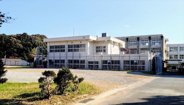 中学校　磐田市立神明中学校（中学校）まで1257m