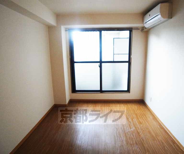 居室・リビング　６．４帖タイプのお部屋です