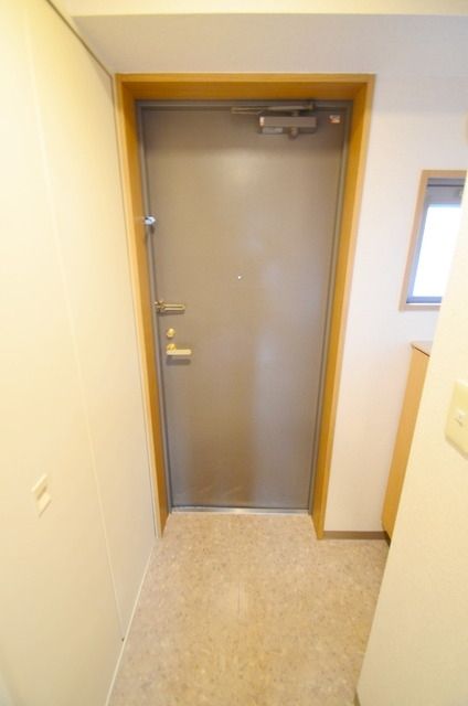 玄関　同物件　違う部屋　参考写真