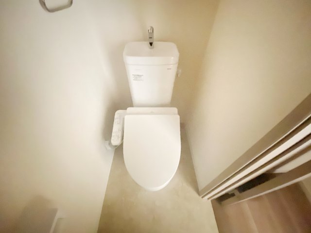 トイレ　別号室の参考写真です。