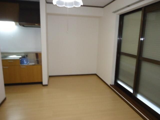 居室・リビング　★買い物便利！全室角部屋！都市ガス★
