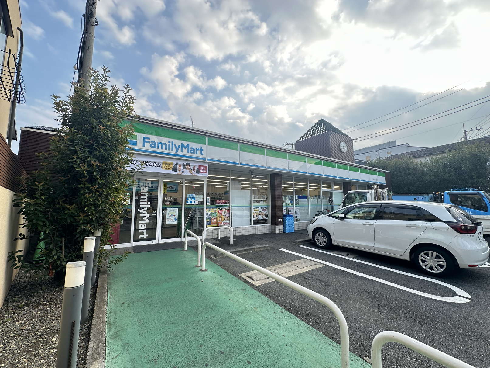 コンビニ　ファミリーマート原町二丁目店（コンビニ）まで99m