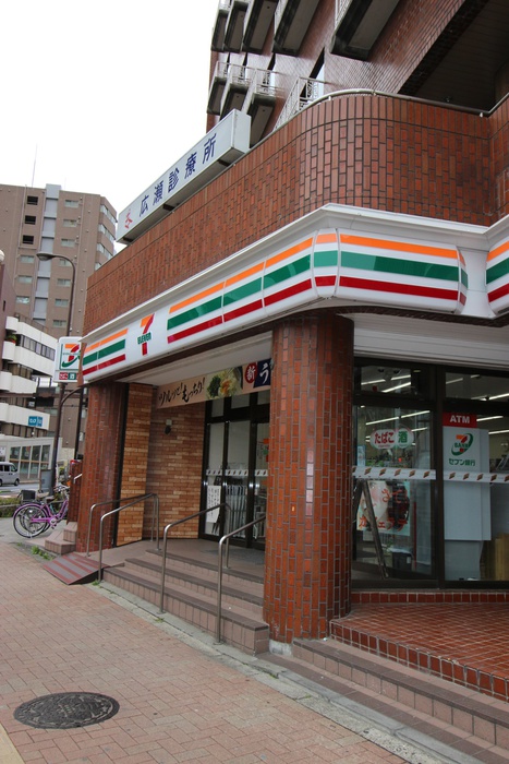 コンビニ　セブン-イレブン 豊島要町駅前店（コンビニ）まで180m