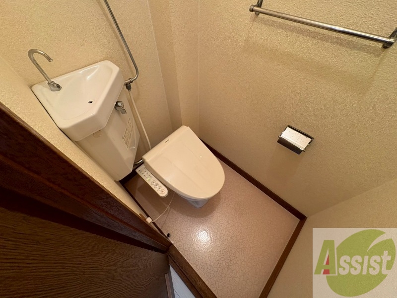 トイレ　こちらはトイレです。清潔感があり、安心して使用できます。
