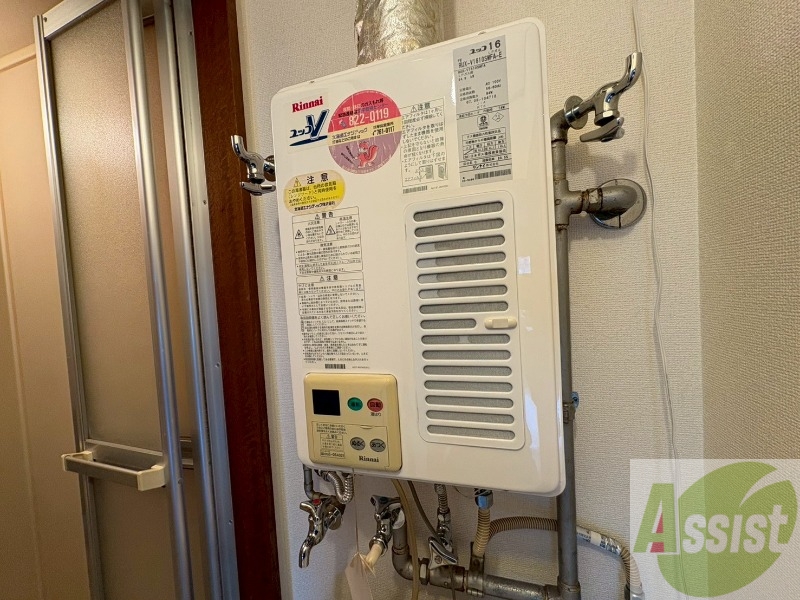 その他設備　こちらの給湯器でお湯をあたためてくれますよ
