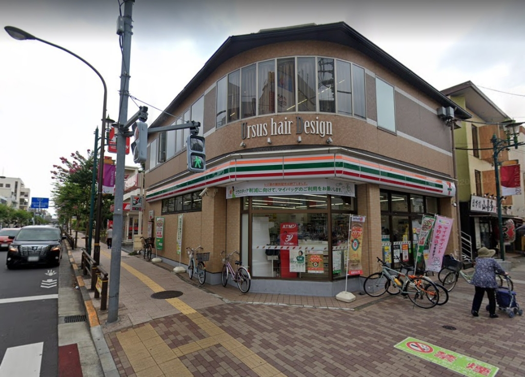 コンビニ　セブンイレブン 足立竹ノ塚駅東店（コンビニ）まで220m