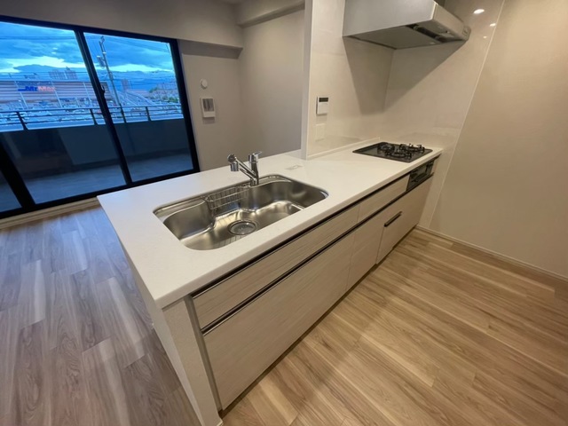 キッチン　別部屋参考写真です