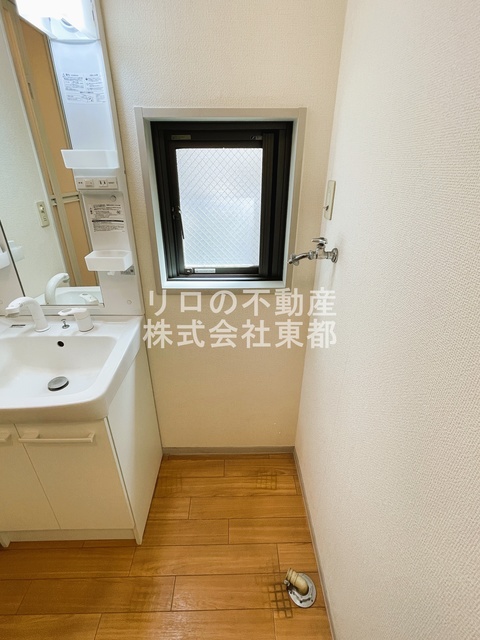 その他　洗濯機置き場は室内にあるので雨に濡れる心配はありません☆
