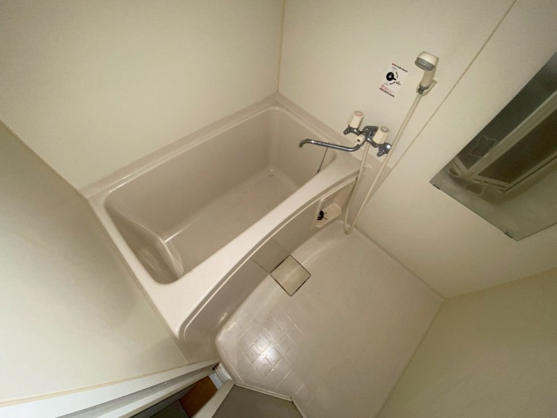 バス・シャワールーム　バス・トイレ別でお掃除しやすいですよ～。