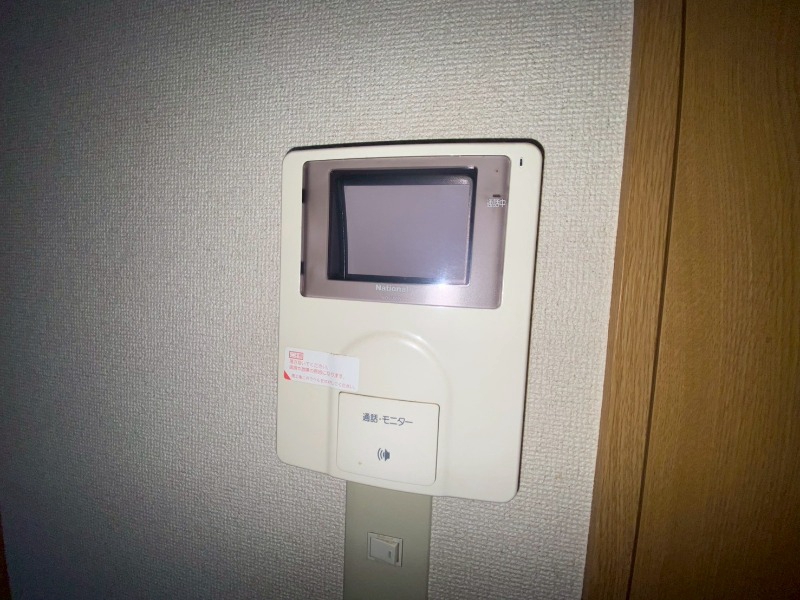 セキュリティ　モニターホンなので来客様の顔が見れます。安心ですね！