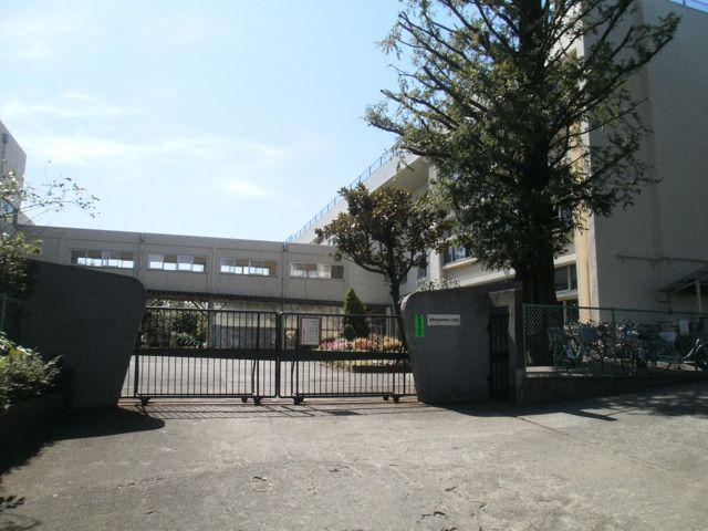 小学校　日野市立日野第六小学校（小学校）まで624m