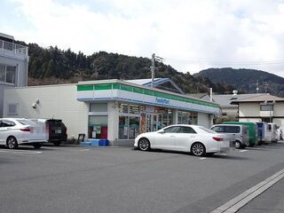 コンビニ　ファミリーマート静岡牧ケ谷店（コンビニ）まで210m