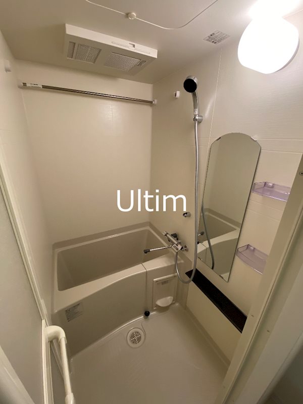 バス・シャワールーム　違うお部屋の写真です。ご参考までに