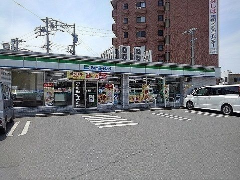 コンビニ　ファミリーマート（コンビニ）まで300m