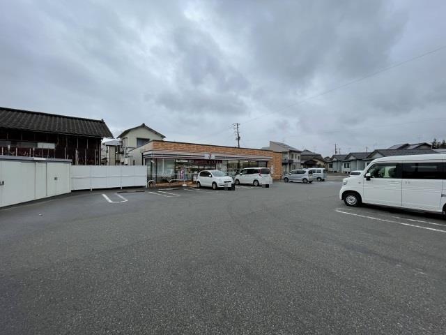 コンビニ　セブンイレブン豊栄嘉山店（コンビニ）まで912m