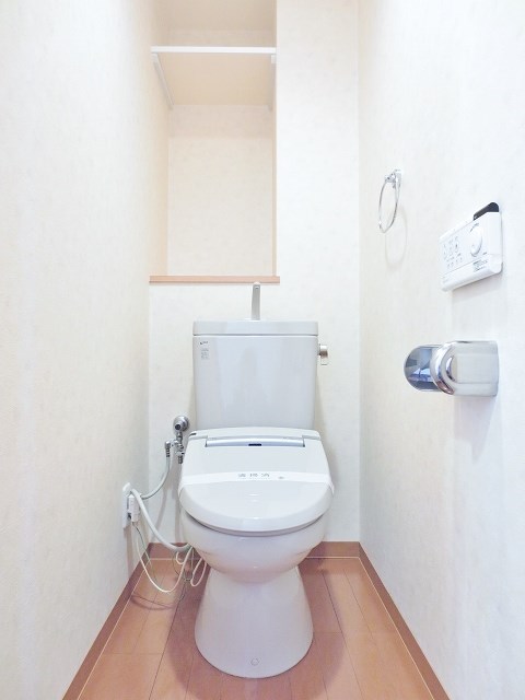 トイレ　ウォシュレット付きです