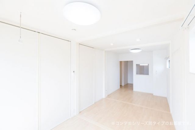 ヒカルサ東川口サウスの居間写真