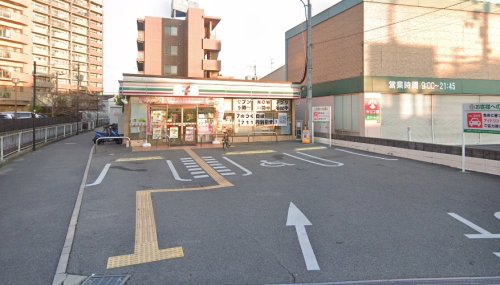 コンビニ　セブンイレブン 藤井寺岡1丁目店（コンビニ）まで364m